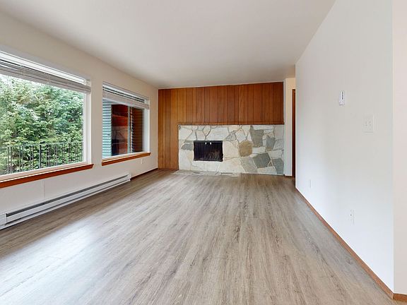 3rd image of 11541 Greenwood Ave N APT 305