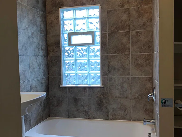 2213 S Robinson Ave #UPPER — Photo 8