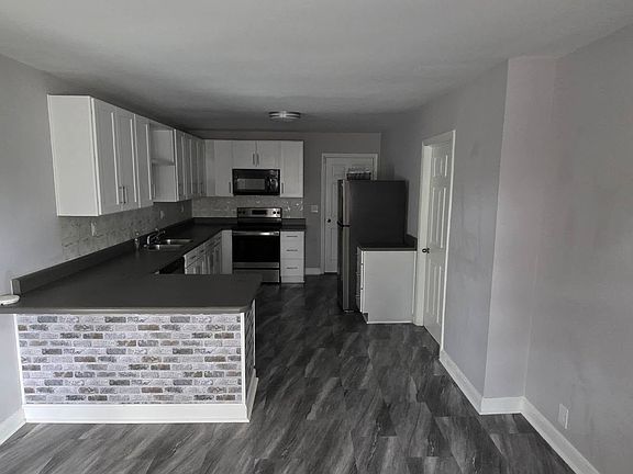 Kitchen with breakfast nook