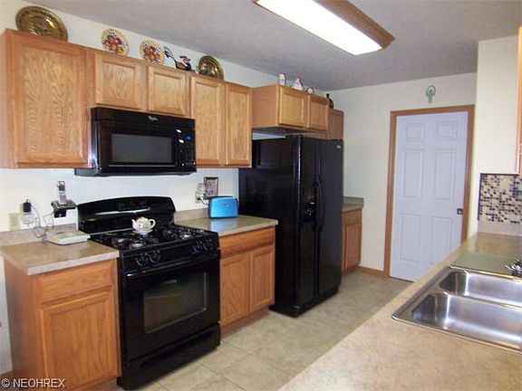 3rd image of 926 Bristol Dr