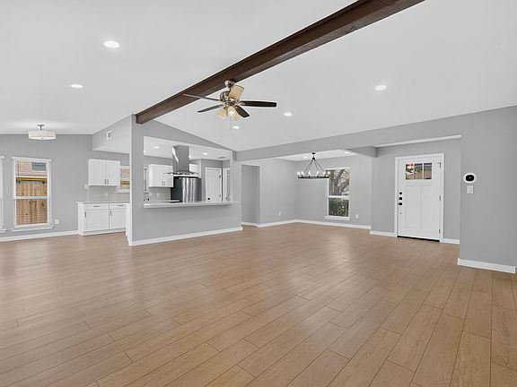 3rd image of 2601 Raintree Dr