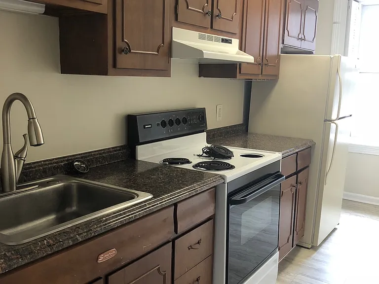 2025 Walnut St — Photo 2
