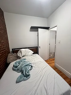 Rented by Manhattan Dwelling Corporation | media 8