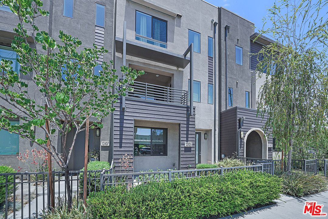 13105 W Victory Blvd, Van Nuys, CA 91401 | Zillow