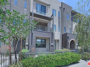13105 W Victory Blvd, Van Nuys, CA 91401