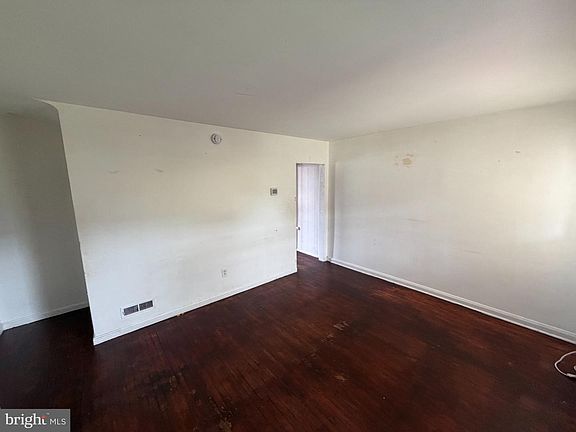 4th image of 7216 Conley St