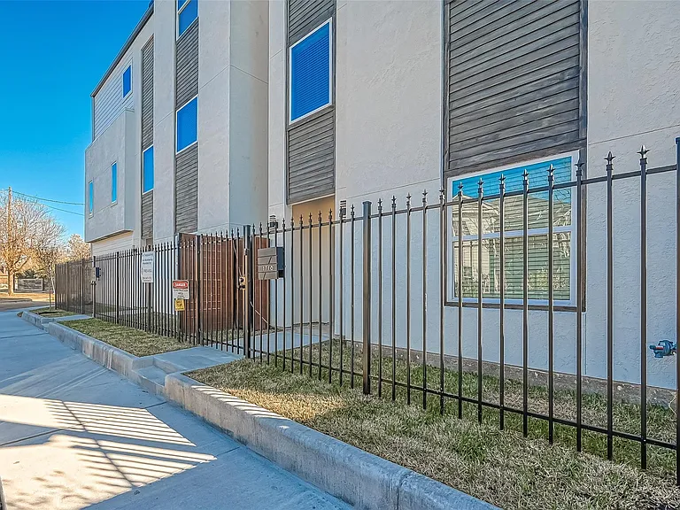 1718 Hardy St — Photo 3