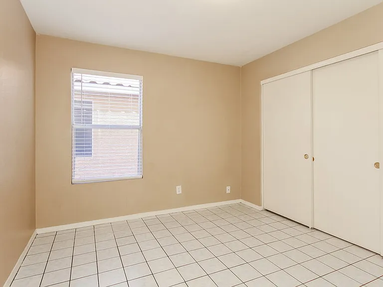 8015 W Laurel Ln — Photo 14