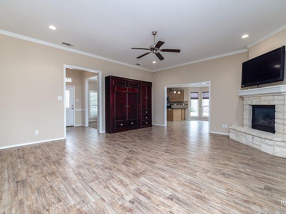 5th image of 4901 Red Oak Ln