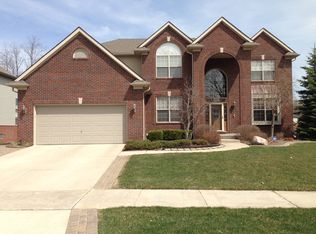 3209 Villa Nova Cir, Rochester Hills, MI 48307