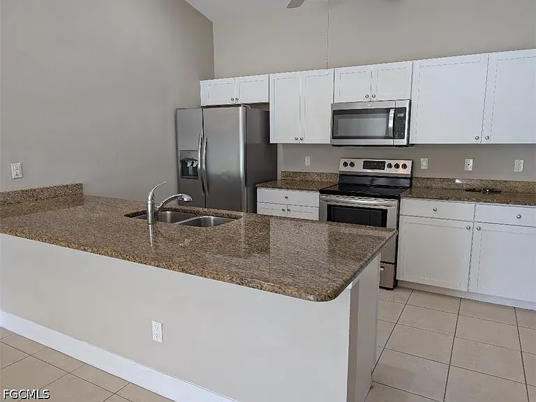 4409 SW 8th Ct — Photo 2