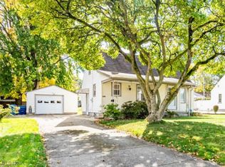 106 Renee Dr, Struthers, OH