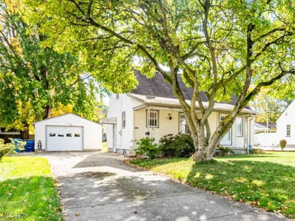 106 Renee Dr, Struthers, OH 44471