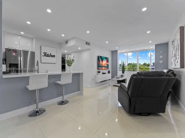 11715 SW 18th St APT 304, Miami, FL 33175