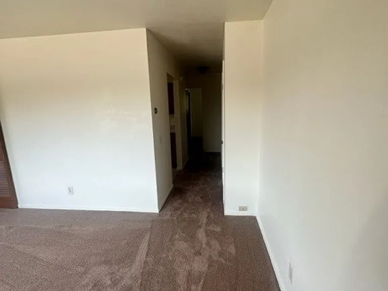 1302 Crowley Ave — Photo 4