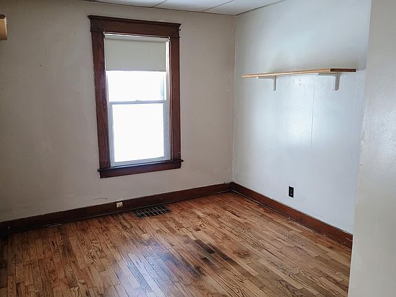 4th image of 212 N Magnolia Ave