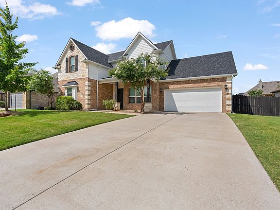 2nd image of 906 Bent Wood Ln