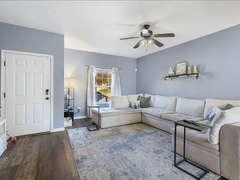 327 S Red Ave — Photo 5