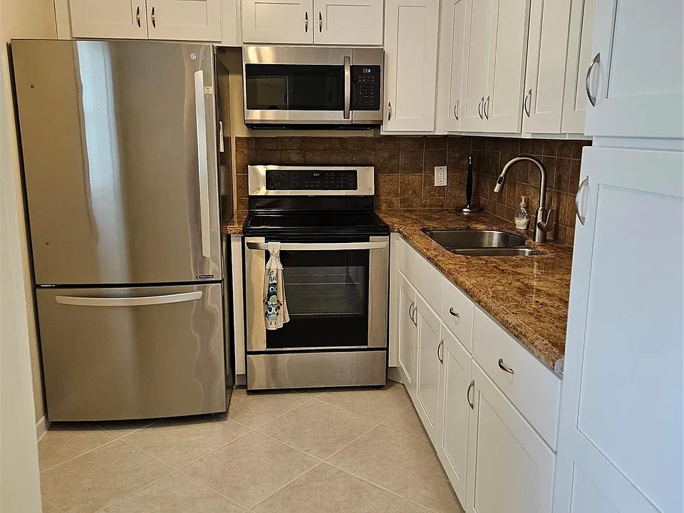 300 NE 26th Ave