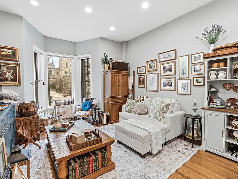 1421 N Dearborn St — Photo 123