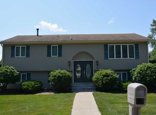2 Cindy Cir, Johnston, RI 02919