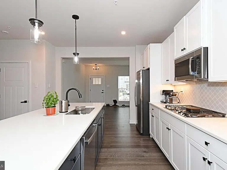 500 Sterling Dr — Photo 12
