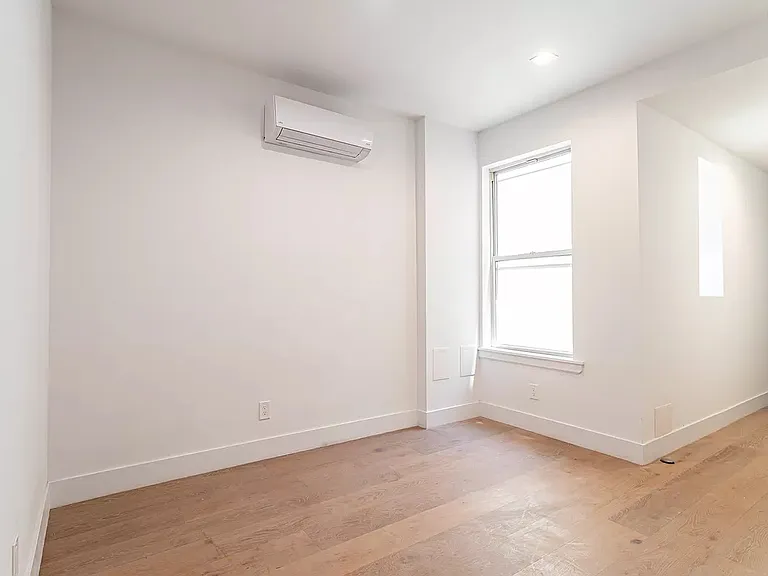 116 Suffolk St #7A — Photo 6
