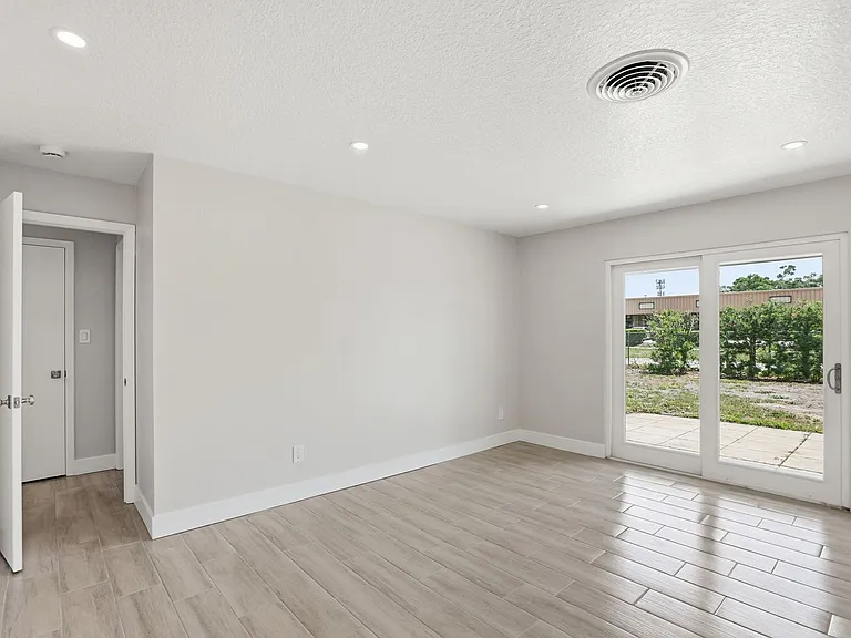 3817 Bainbridge Ave — Photo 8