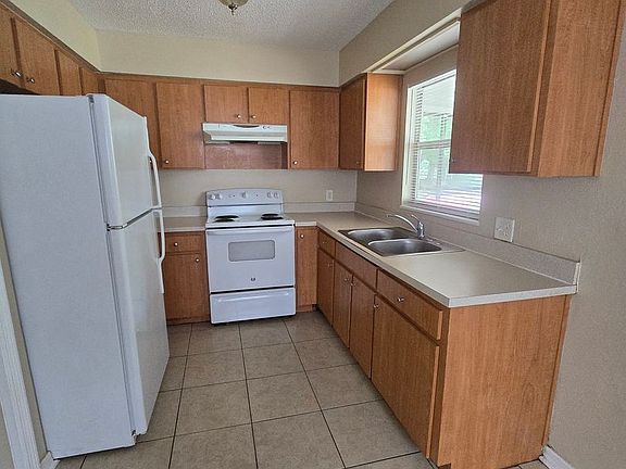 2nd image of 1204 N Gordon St