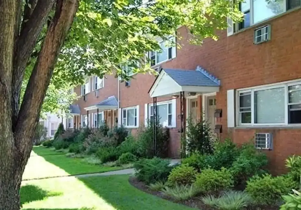 Hawthorne Commons — Photo 2