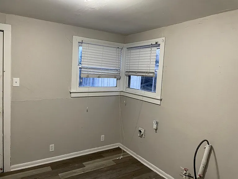704 Williams Ave — Photo 15