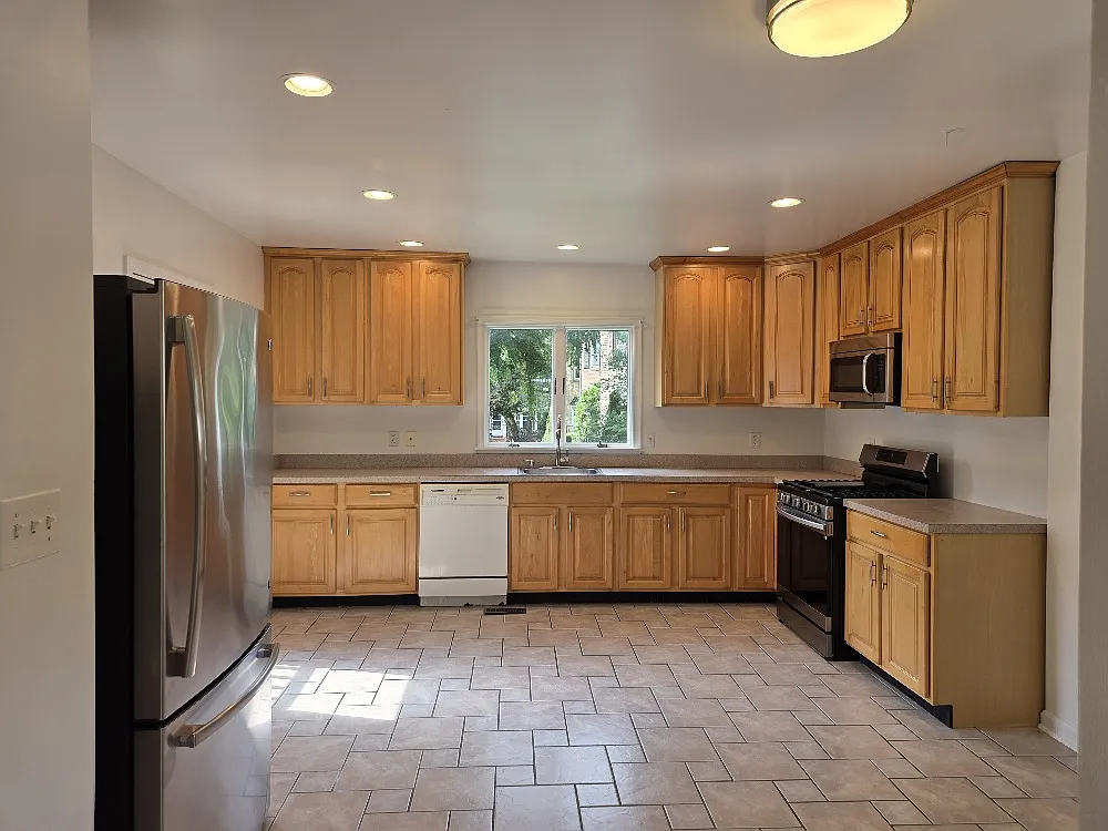 3 bed, 1834 sqft, $3,150 — Photo 3
