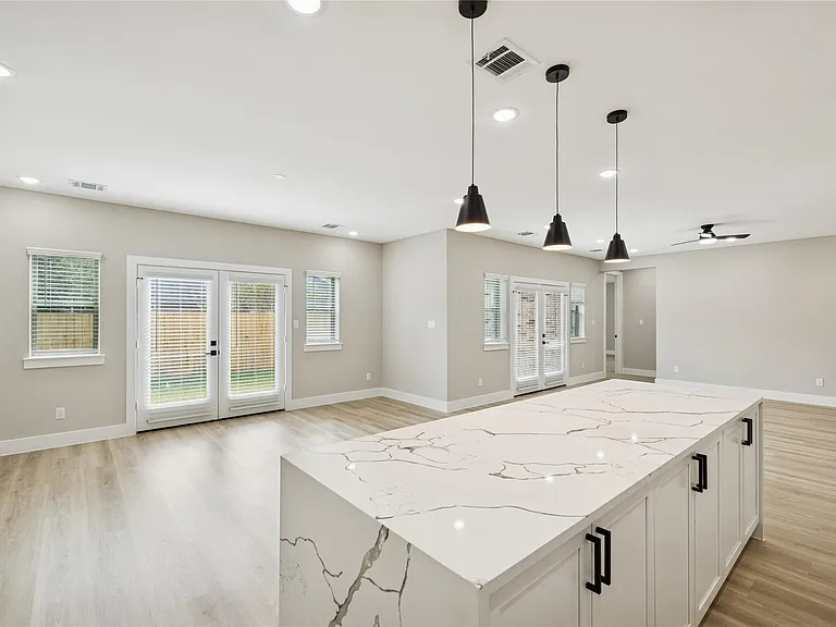 2618 Martinas Ct — Photo 4