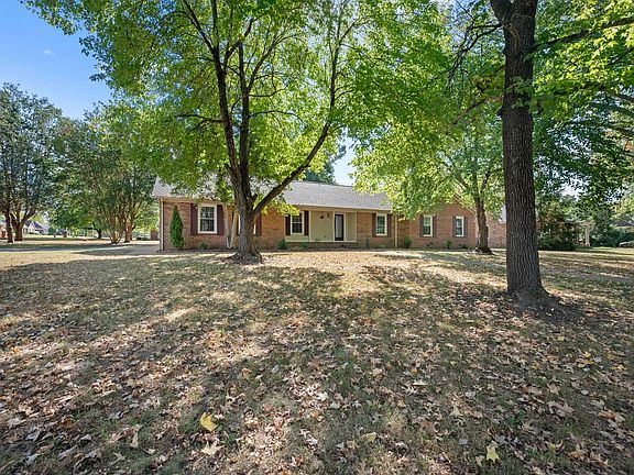 2nd image of 703 Princess Ct