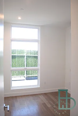 Rented by Miron Realty Group | media 18