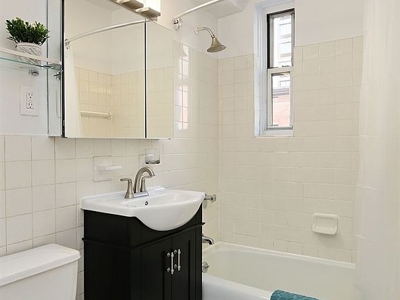 4th image of 170 W 23rd St APT 3J
