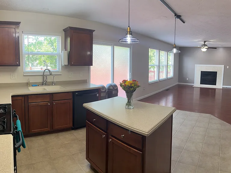 6631 Lovell Ct — Photo 7