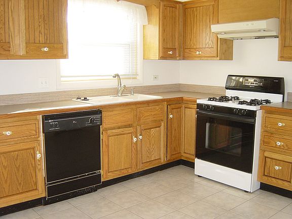 4th image of 163 E Van Buren St APT 2