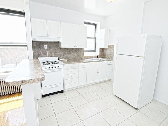 3rd image of 3141 44th St APT 9