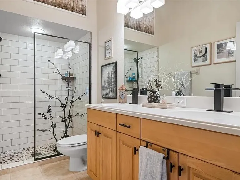 Master bath with dual sinks and master shower