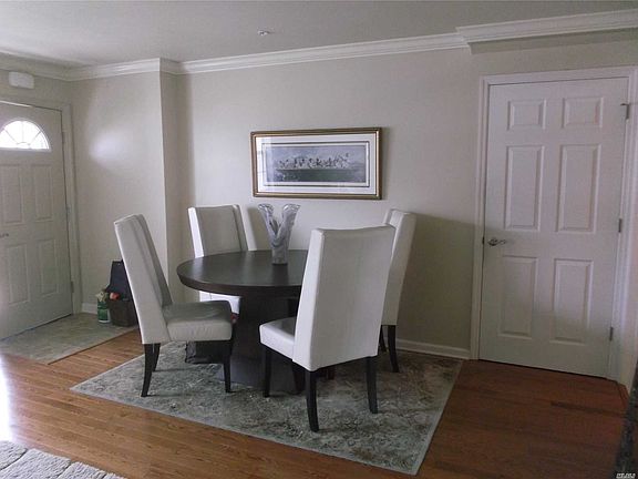 3rd image of 717 Willow Ln #717