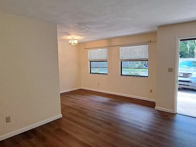 1715 SW 69th Way — Photo 7