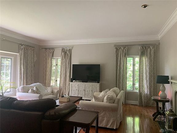 3rd image of 419 Oakmead Pl