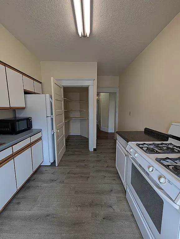 4 bed, 1350 sqft, $1,650 — Photo 2