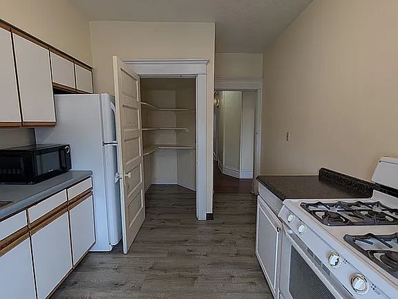 2nd image of 2009 University Ave #2