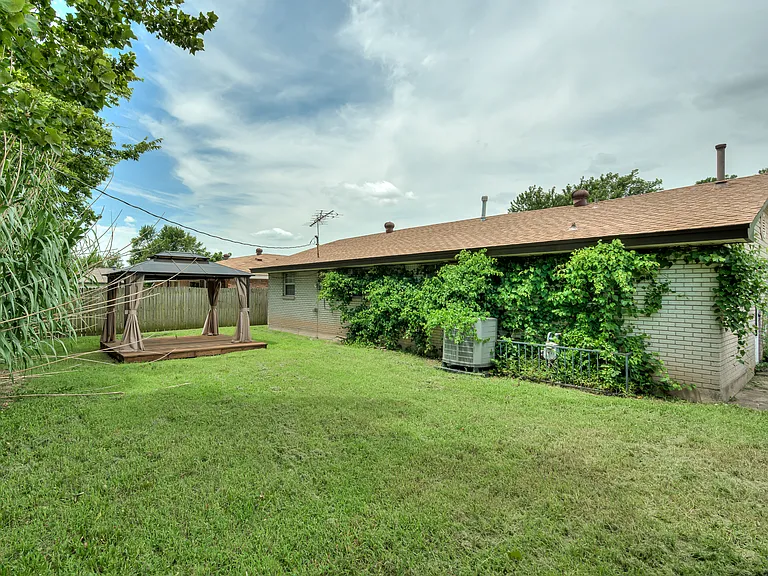 106 N Norman Ave — Photo 25