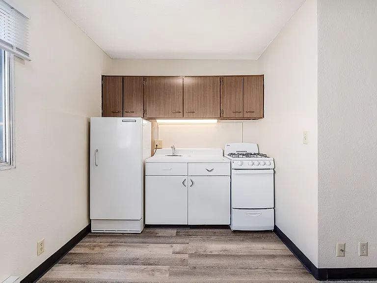 1215 S Dewey St — Photo 2