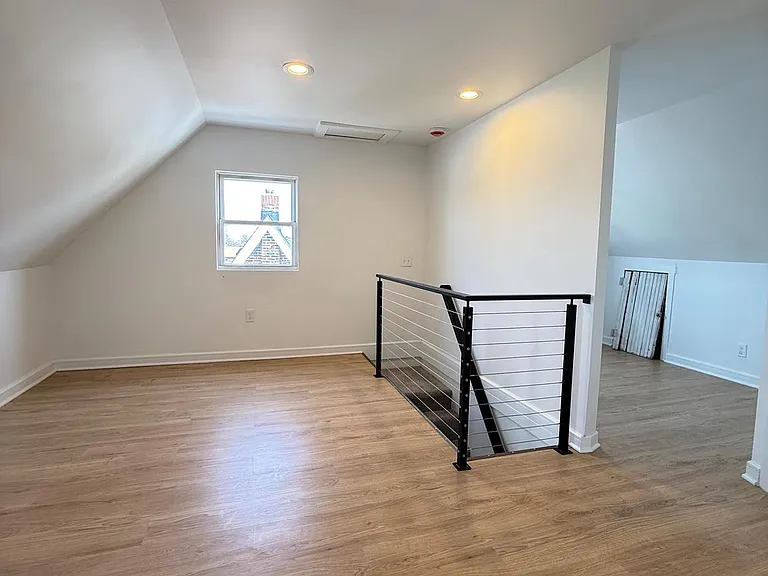 2125 1/2 Oakland Rd — Photo 13