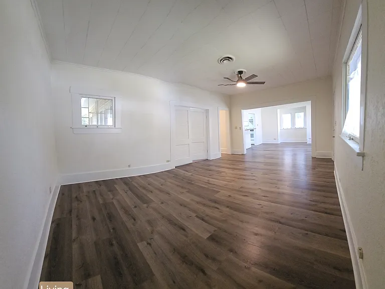 304 S Douglas Ave — Photo 6