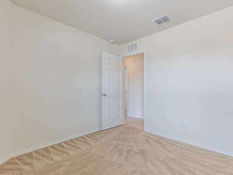 10203 Reyes Hts — Photo 16